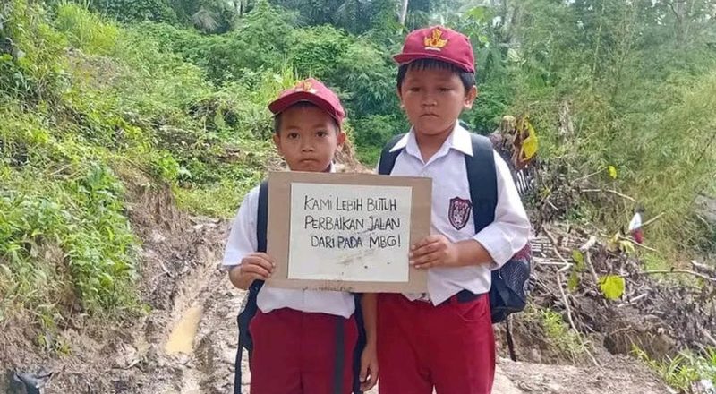 Ketika Akses Pendidikan Terhambat Lumpur: Suara Lantang Siswa Sukabumi untuk Perbaikan Jalan